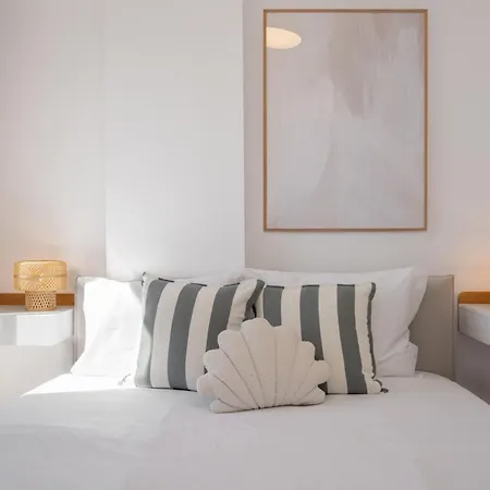 Wings Ii By An Island Санта-Крус